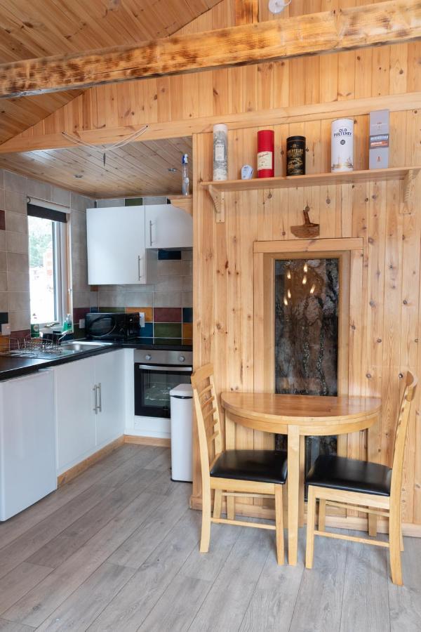 Pine Marten Bar Glenmore Treehouse Aviemore Eksteriør bilde